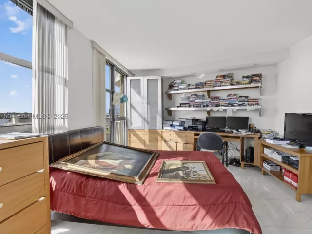 3-bedroom condo for sale in Aventura - 1000 Island Blvd 602 - MondialRealty