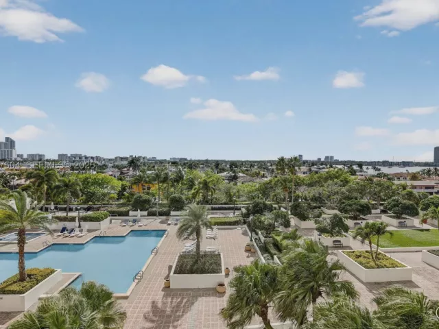 3-bedroom condo for sale in Aventura - 1000 Island Blvd 602 - MondialRealty