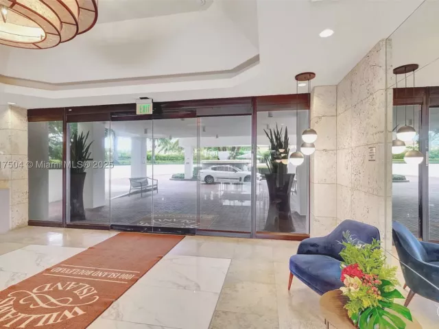 3-bedroom condo for sale in Aventura - 1000 Island Blvd 602 - MondialRealty