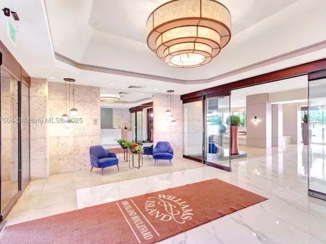 3-bedroom condo for sale in Aventura - 1000 Island Blvd 602 - MondialRealty