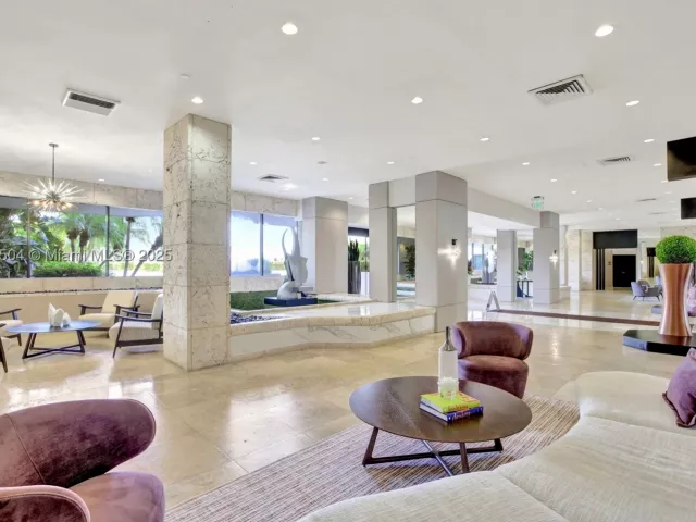 3-bedroom condo for sale in Aventura - 1000 Island Blvd 602 - MondialRealty