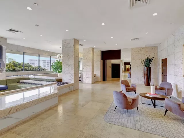 3-bedroom condo for sale in Aventura - 1000 Island Blvd 602 - MondialRealty