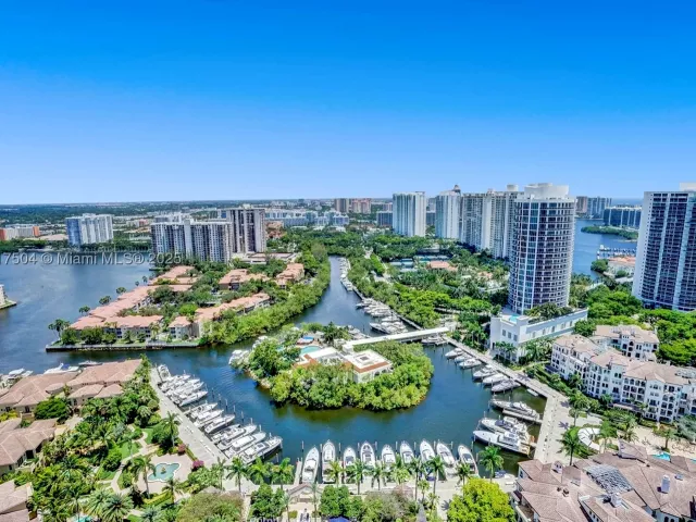 3-bedroom condo for sale in Aventura - 1000 Island Blvd 602 - MondialRealty