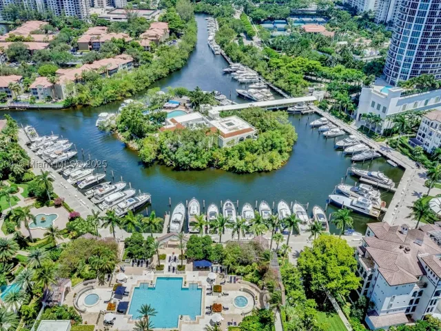 3-bedroom condo for sale in Aventura - 1000 Island Blvd 602 - MondialRealty