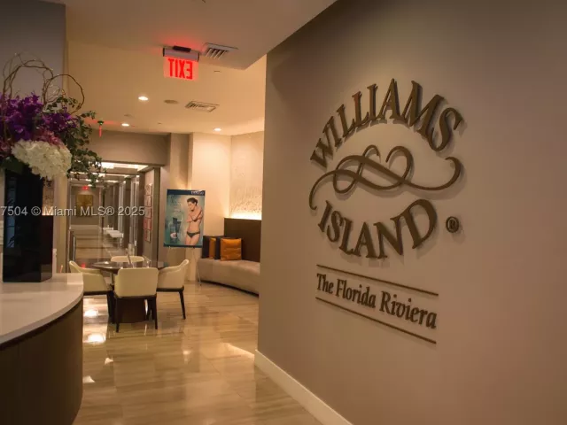 3-bedroom condo for sale in Aventura - 1000 Island Blvd 602 - MondialRealty