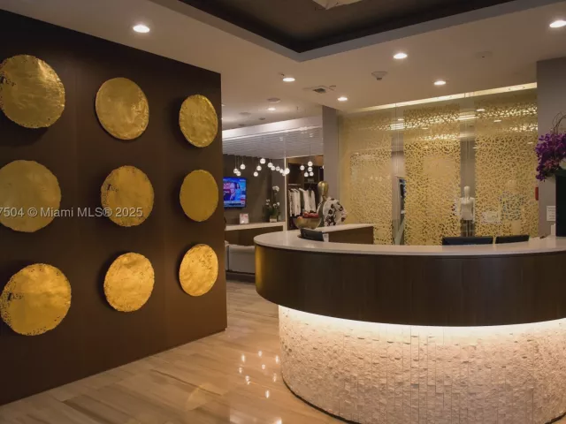3-bedroom condo for sale in Aventura - 1000 Island Blvd 602 - MondialRealty