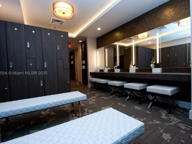 3-bedroom condo for sale in Aventura - 1000 Island Blvd 602 - MondialRealty