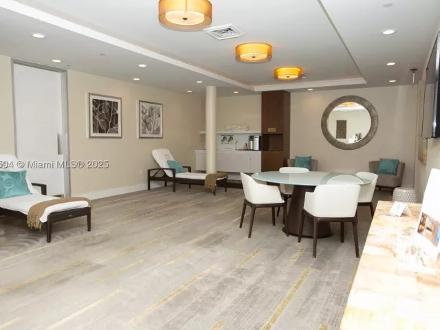 3-bedroom condo for sale in Aventura - 1000 Island Blvd 602 - MondialRealty