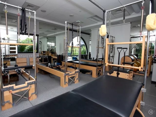3-bedroom condo for sale in Aventura - 1000 Island Blvd 602 - MondialRealty
