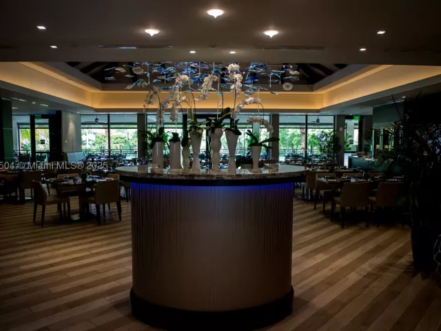 3-bedroom condo for sale in Aventura - 1000 Island Blvd 602 - MondialRealty
