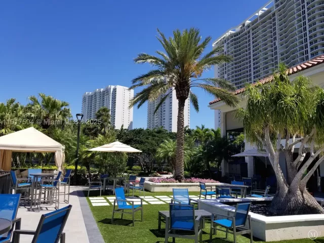 3-bedroom condo for sale in Aventura - 1000 Island Blvd 602 - MondialRealty
