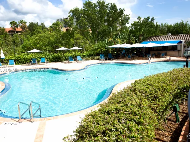 3-bedroom condo for sale in Aventura - 1000 Island Blvd 602 - MondialRealty