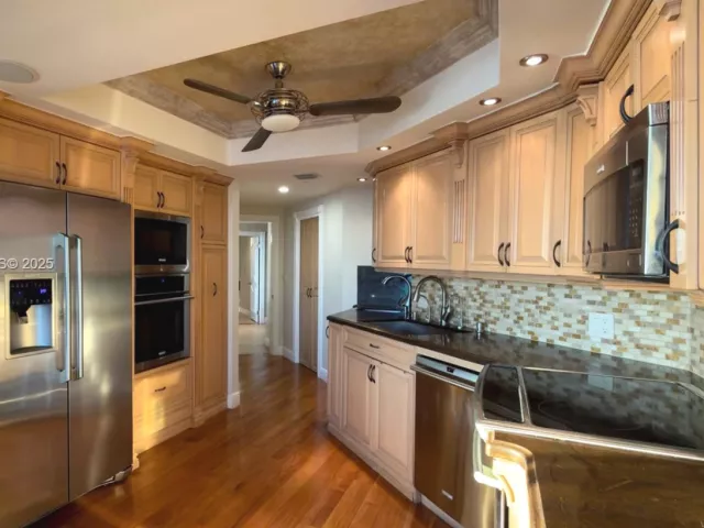 3-bedroom condo for sale in Aventura - 2000 Island Blvd 3004 - MondialRealty