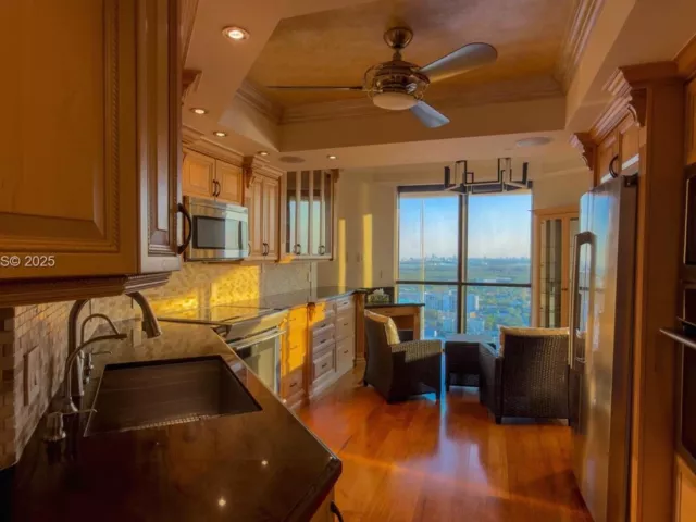 3-bedroom condo for sale in Aventura - 2000 Island Blvd 3004 - MondialRealty