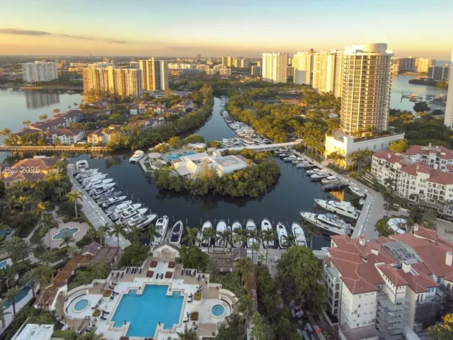 3-bedroom condo for sale in Aventura - 2000 Island Blvd 3004 - MondialRealty