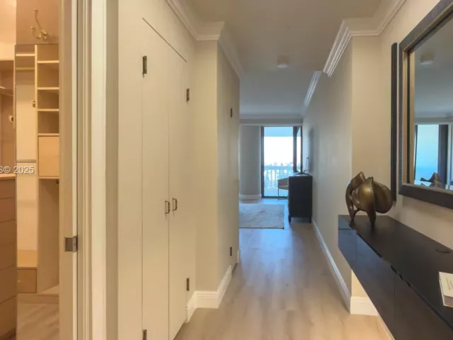 3-bedroom condo for sale in Aventura - 2000 Island Blvd 3004 - MondialRealty