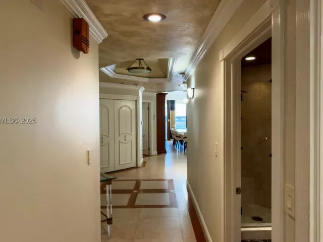 3-bedroom condo for sale in Aventura - 2000 Island Blvd 3004 - MondialRealty
