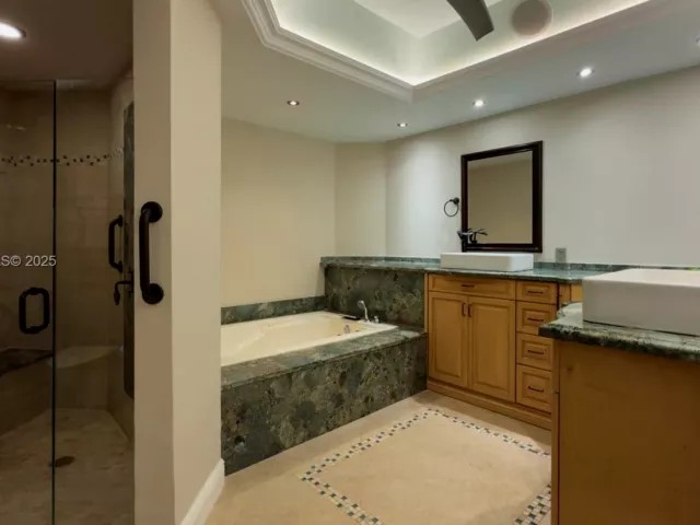 3-bedroom condo for sale in Aventura - 2000 Island Blvd 3004 - MondialRealty