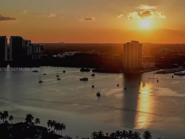 3-bedroom condo for sale in Aventura - 2000 Island Blvd 3004 - MondialRealty