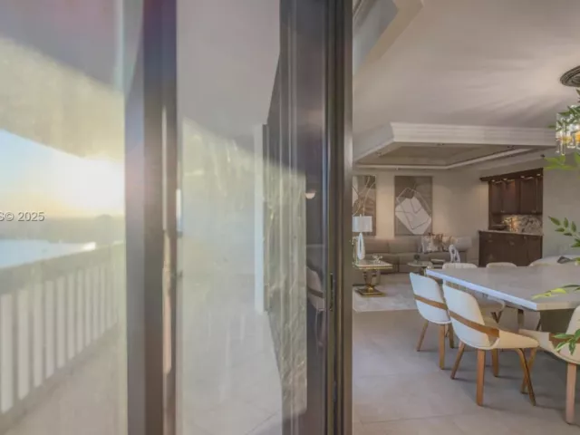 3-bedroom condo for sale in Aventura - 2000 Island Blvd 3004 - MondialRealty