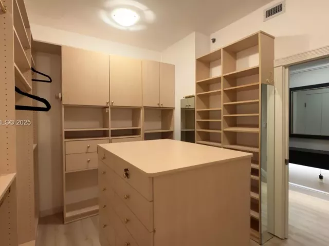 3-bedroom condo for sale in Aventura - 2000 Island Blvd 3004 - MondialRealty