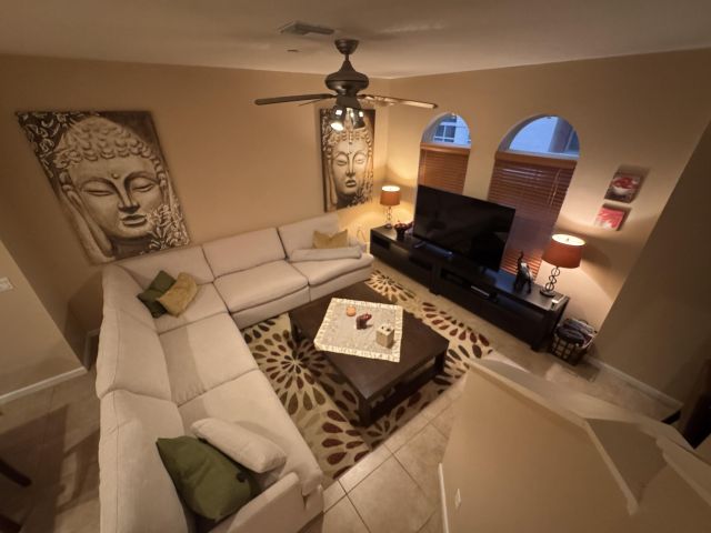 Home for rent at 1033 NE 17th Way 604 - photo 6820452