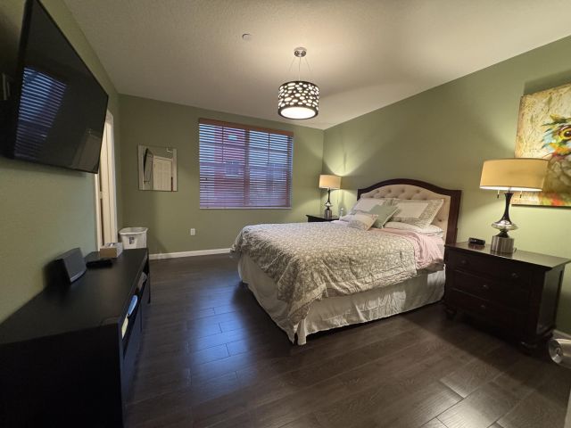 Home for rent at 1033 NE 17th Way 604 - photo 6820453