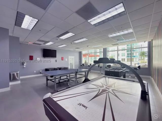 2-bedroom condo for sale in Miami - 1200 Brickell Bay Dr 1406 - MondialRealty
