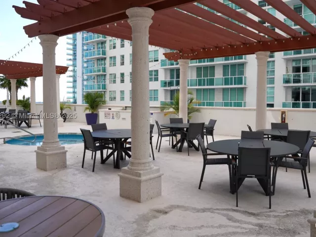 2-bedroom condo for sale in Miami - 1200 Brickell Bay Dr 1406 - MondialRealty