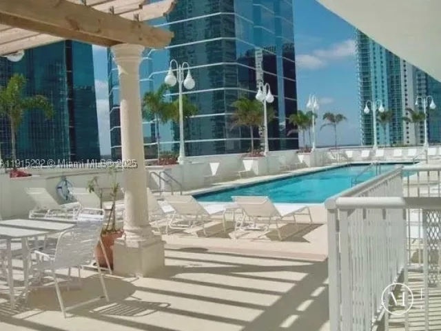 2-bedroom condo for sale in Miami - 1200 Brickell Bay Dr 1406 - MondialRealty