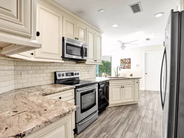 3-bedroom home for sale in West Palm Beach - 1140 Sand Drift Way B - MondialRealty