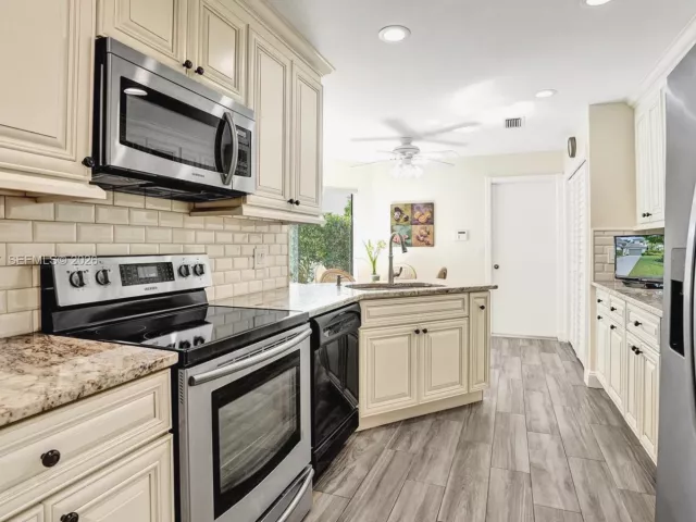 3-bedroom home for sale in West Palm Beach - 1140 Sand Drift Way B - MondialRealty