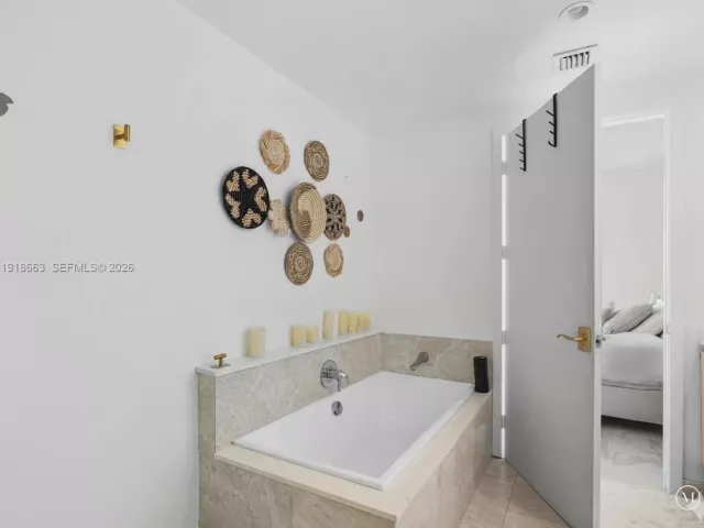 Apartment for sale  Unit #4610 - photo 6819952