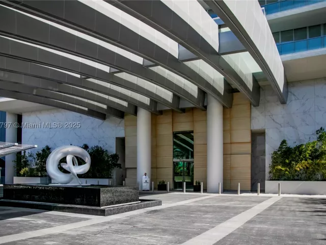 4-bedroom condo for sale in Sunny Isles Beach - 18501 Collins Ave 4903 - MondialRealty