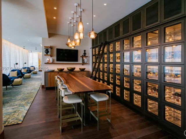 4-bedroom condo for sale in Sunny Isles Beach - 18501 Collins Ave 4903 - MondialRealty