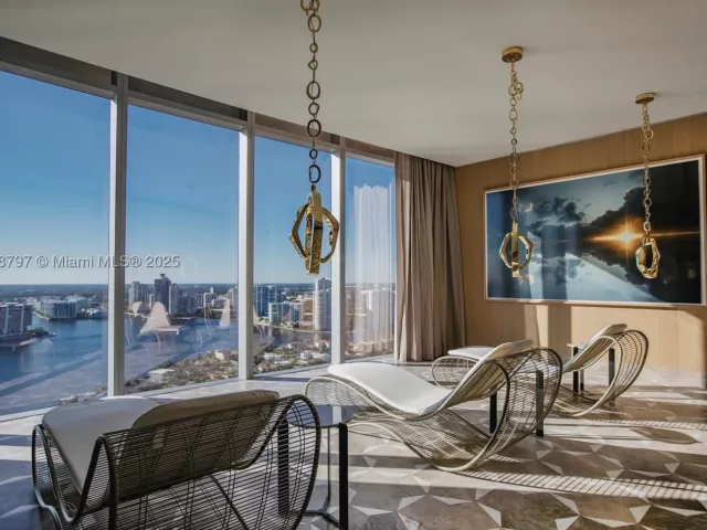 4-bedroom condo for sale in Sunny Isles Beach - 18501 Collins Ave 4903 - MondialRealty