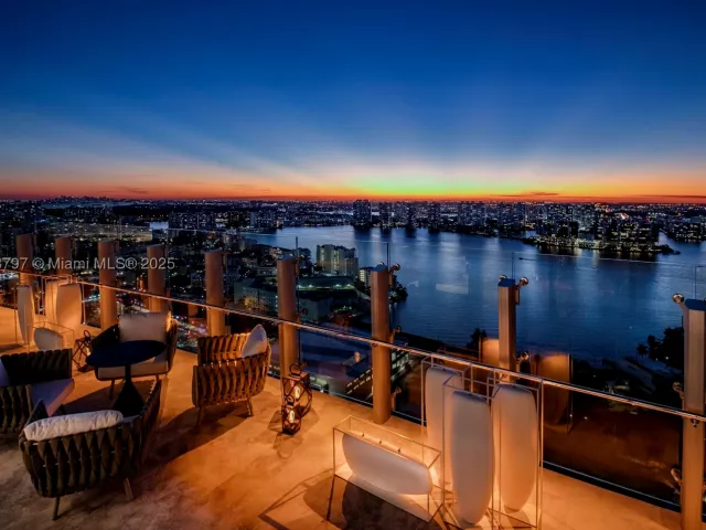 4-bedroom condo for sale in Sunny Isles Beach - 18501 Collins Ave 4903 - MondialRealty