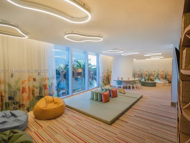 4-bedroom condo for sale in Sunny Isles Beach - 18501 Collins Ave 4903 - MondialRealty