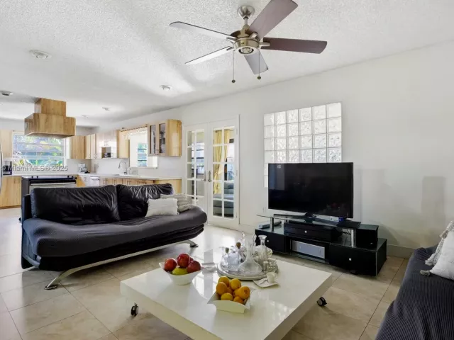 3-bedroom home for sale in Sunny Isles Beach - 272 191st Ter - MondialRealty