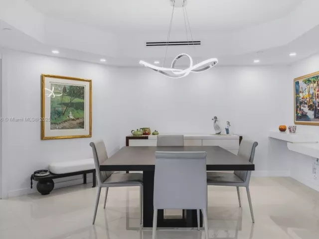 2-bedroom condo for sale in Aventura - 3000 Island Blvd 2404 - MondialRealty