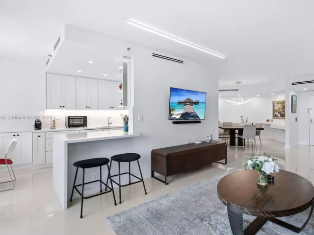 2-bedroom condo for sale in Aventura - 3000 Island Blvd 2404 - MondialRealty