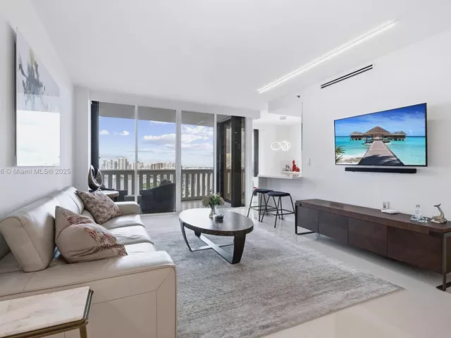 2-bedroom condo for sale in Aventura - 3000 Island Blvd 2404 - MondialRealty