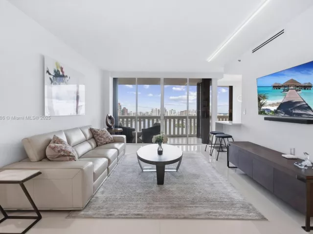 2-bedroom condo for sale in Aventura - 3000 Island Blvd 2404 - MondialRealty