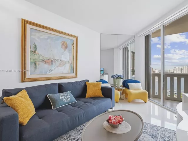 2-bedroom condo for sale in Aventura - 3000 Island Blvd 2404 - MondialRealty