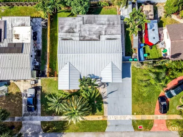 3-bedroom home for sale in Cooper City - 4903 SW 90th Ter - MondialRealty