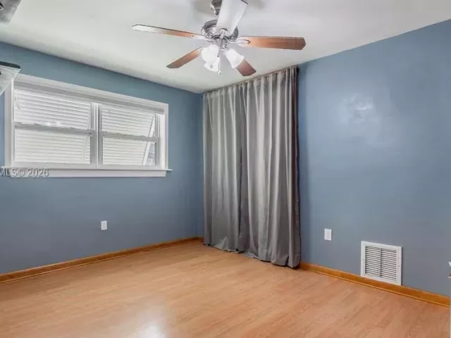 3-bedroom home for sale in Cooper City - 4903 SW 90th Ter - MondialRealty