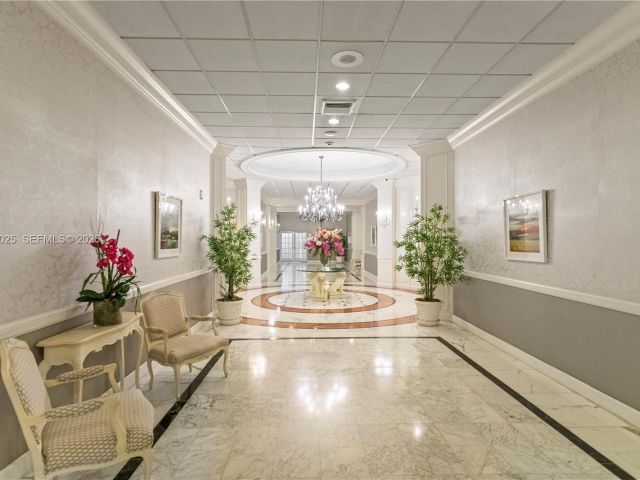 2-bedroom condo for sale in Hollywood - 3800 S Ocean Dr 306 - MondialRealty