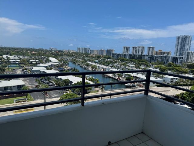 1-bedroom condo for sale in Hallandale Beach - 2500 Parkview Dr 1109 - MondialRealty