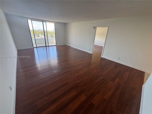 1-bedroom condo for sale in Hallandale Beach - 2500 Parkview Dr 1109 - MondialRealty