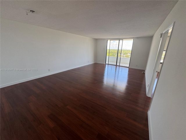 1-bedroom condo for sale in Hallandale Beach - 2500 Parkview Dr 1109 - MondialRealty